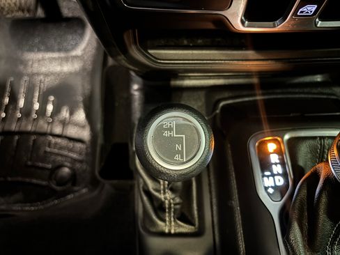 Used 2020 Jeep Wrangler Unlimited Sahara image 17