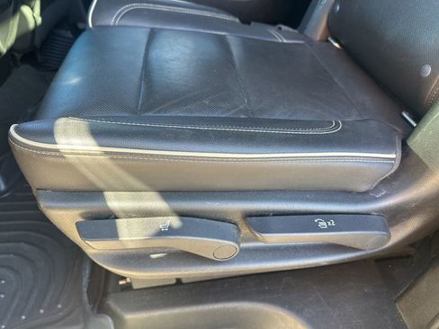 Used 2021 GMC Yukon SLT w/ SLT Luxury Plus Package image 32