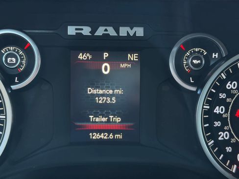 Used 2024 RAM 2500 Tradesman w/ Chrome Appearance Group image 19