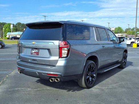 Used 2022 Chevrolet Suburban Premier image 18