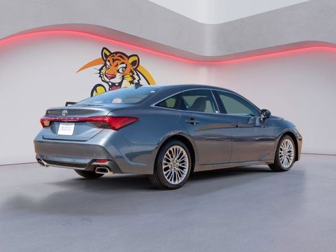 Used 2019 Toyota Avalon Limited w/ Advanced Safety Package image 5