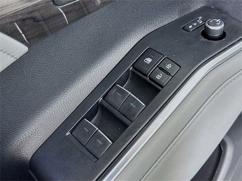 Used 2023 Toyota Highlander Limited image 31