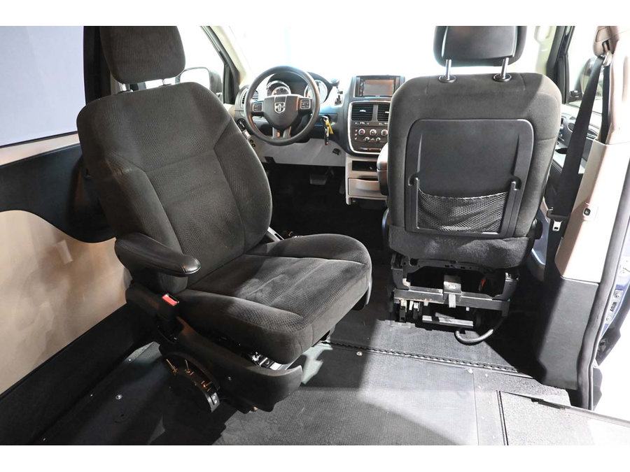 Used 2015 Dodge Grand Caravan SXT FWD image 22