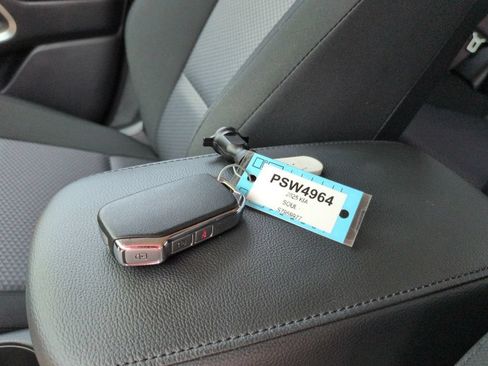 Used 2025 Kia Soul LX FWD image 33