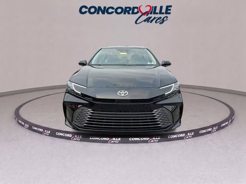 Used 2025 Toyota Camry XLE w/ Premium Plus Package FWD image 2