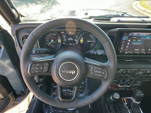 Used 2025 Jeep Wrangler Unlimited Rubicon 4xe w/ Convenience Group image 26