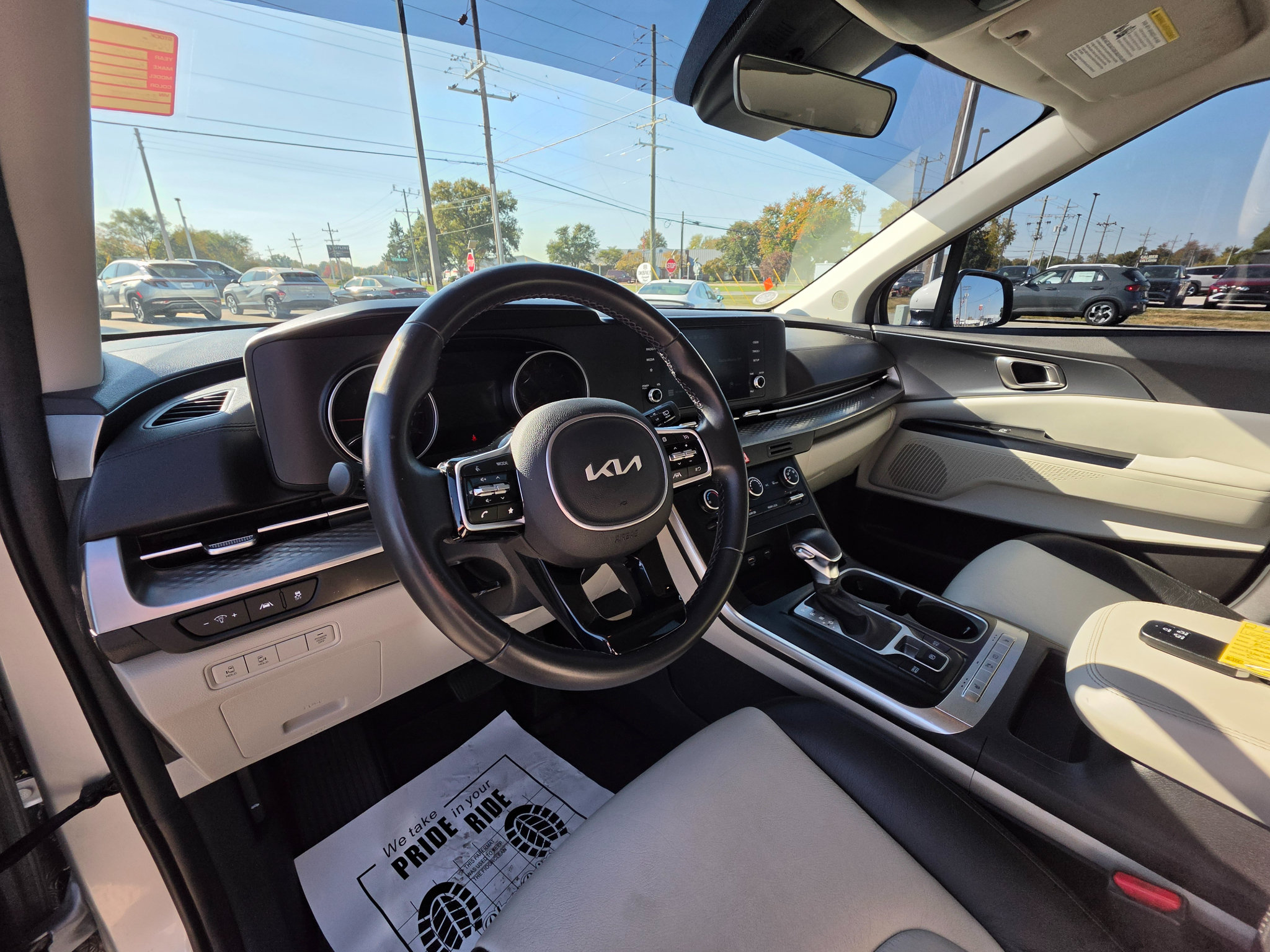 Used 2023 Kia Carnival LX FWD image 21