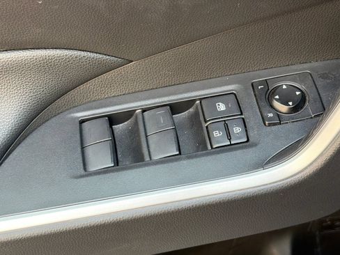 Used 2020 Toyota RAV4 XLE w/ Convenience Package AWD/4WD image 12