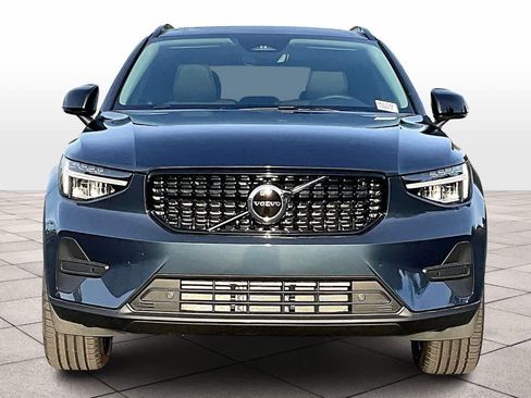 New 2026 Volvo XC40 B4 Core w/ Climate Package image 5