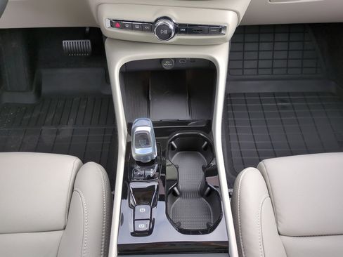 New 2026 Volvo XC40 B5 Plus w/ Protection Package Premier image 17