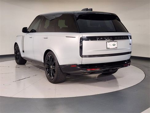 Used 2023 Land Rover Range Rover SE image 6