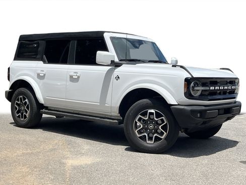 Used 2022 Ford Bronco Outer Banks AWD/4WD image 2