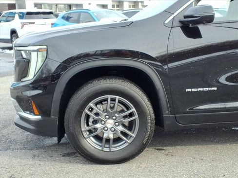 Used 2025 GMC Acadia Elevation image 7