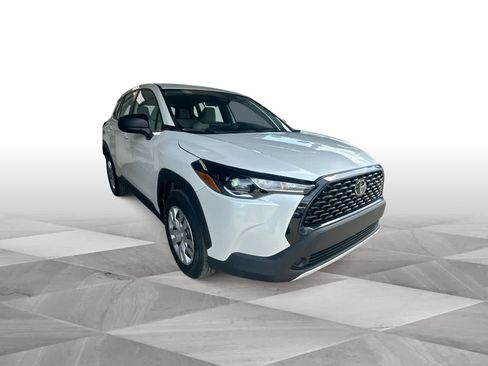 Used 2025 Toyota Corolla Cross L FWD image 2