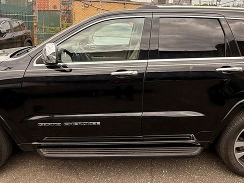 Used 2018 Jeep Grand Cherokee Overland AWD/4WD image 8