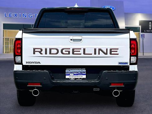 Used 2025 Honda Ridgeline Black Edition image 6