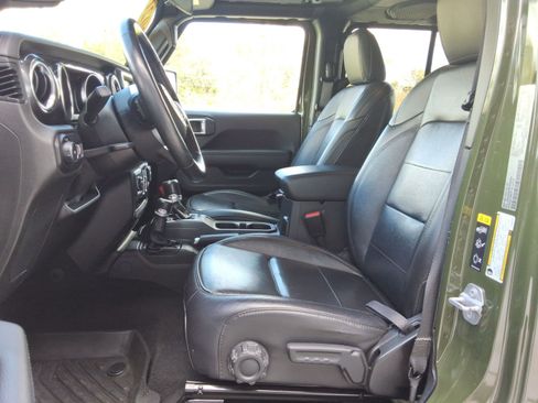 Used 2021 Jeep Wrangler Unlimited Sahara image 28