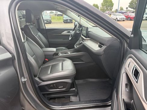 Used 2025 Ford Explorer Active w/ Active Comfort Package RWD image 11