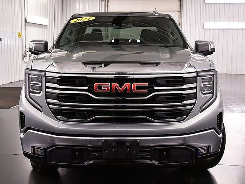Used 2024 GMC Sierra 1500 SLT image 2