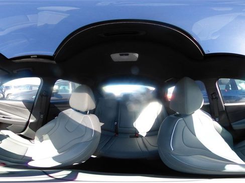 Used 2025 Hyundai Elantra Limited image 45