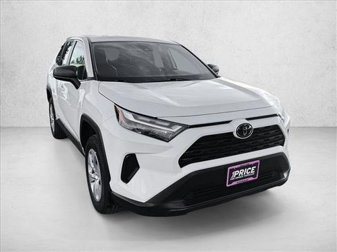 Used 2024 Toyota RAV4 LE AWD/4WD image 3