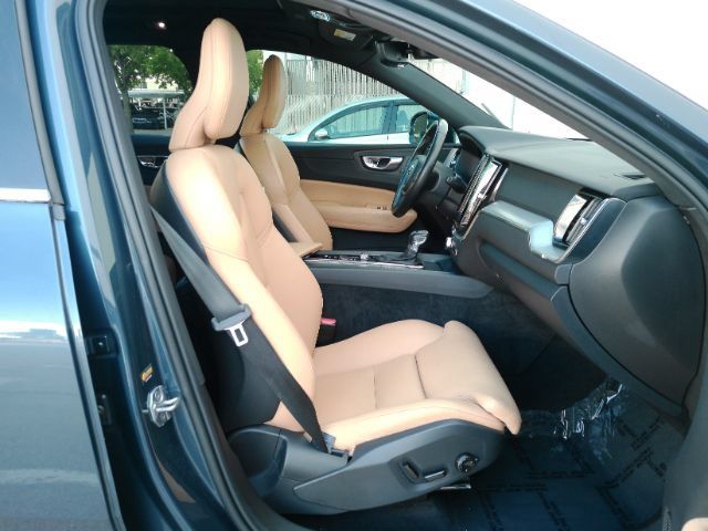 Used 2019 Volvo XC60 T5 Momentum w/ Premium Package FWD image 20