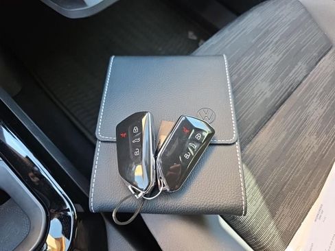 Used 2022 Volkswagen ID.4 Pro image 8