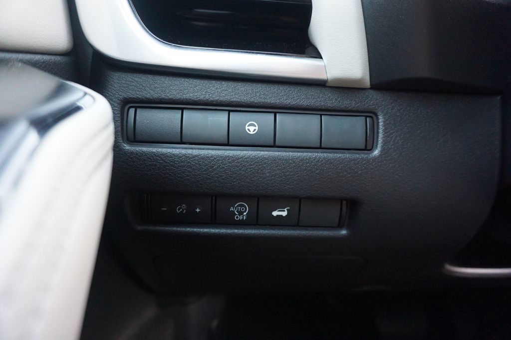 Used 2023 Nissan Rogue SL w/ SL Premium Package FWD image 5