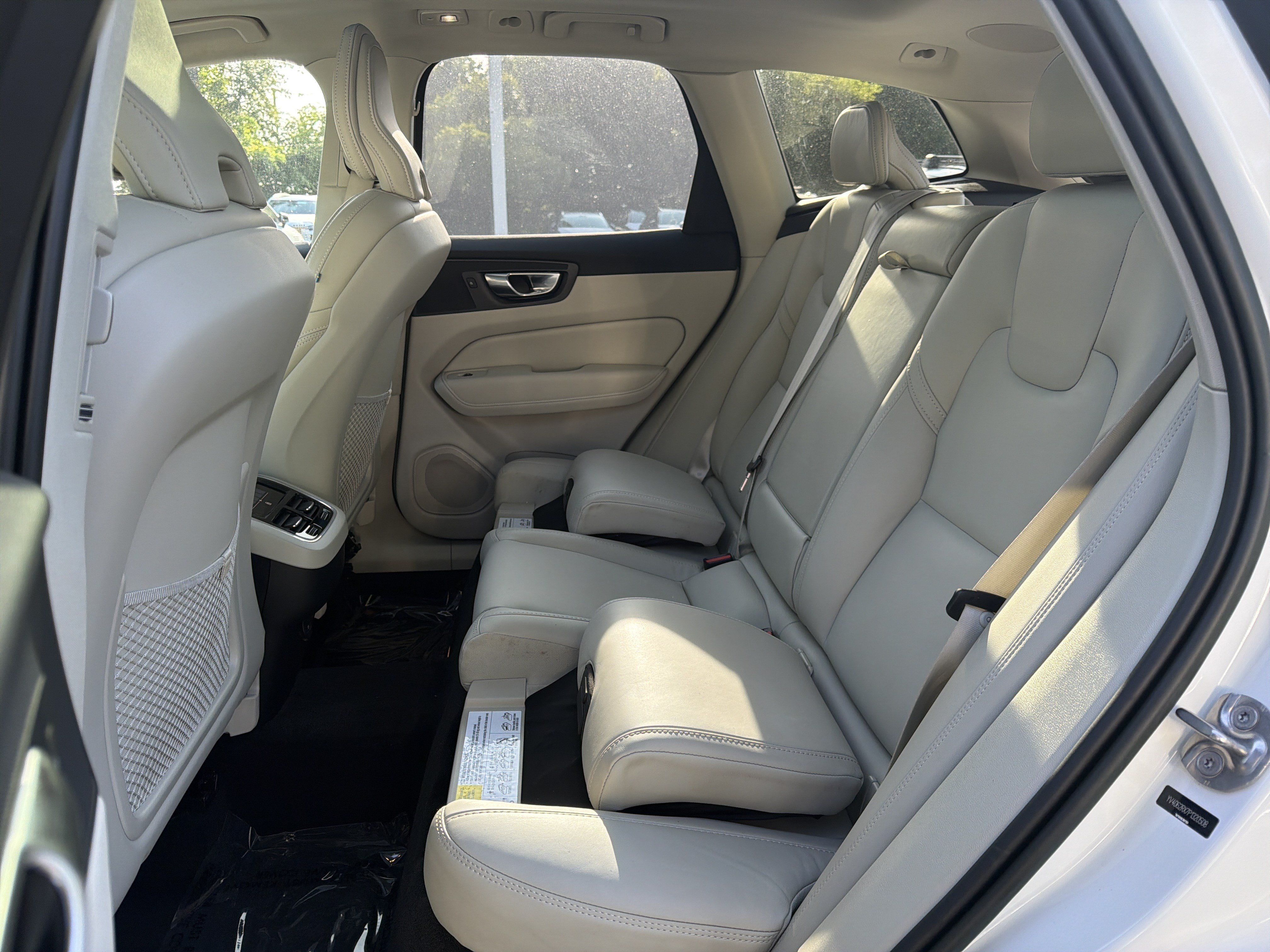 Used 2023 Volvo XC60 B6 Ultimate w/ Protection Package Premier AWD/4WD image 32