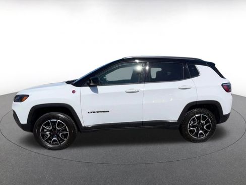 Used 2025 Jeep Compass Trailhawk AWD/4WD image 9