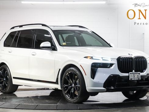 Used 2024 BMW X7 xDrive40i w/ M Sport Package AWD/4WD image 1