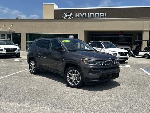 Used 2022 Jeep Compass Latitude w/ Sun and Sound Group AWD/4WD image 1