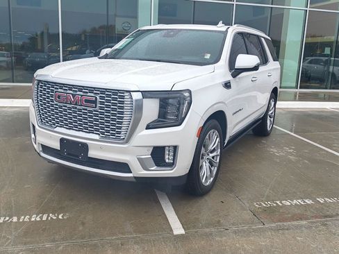 Used 2023 GMC Yukon Denali w/ Denali Reserve Package AWD/4WD image 3