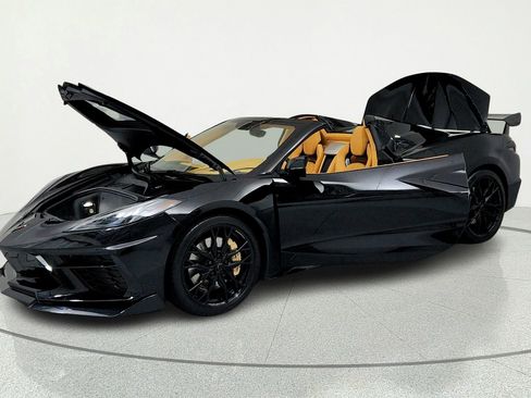 Used 2023 Chevrolet Corvette Stingray Premium Conv w/ Z51 Performance Package RWD image 9