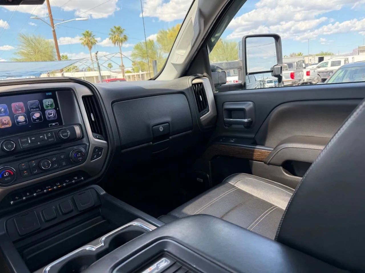 Used 2017 GMC Sierra 2500 Denali w/ Duramax Plus Package AWD/4WD image 27
