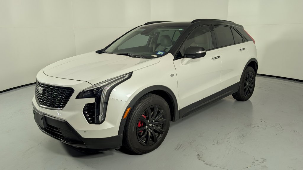 Used 2023 Cadillac XT4 Premium Luxury w/ Technology Package FWD image 3