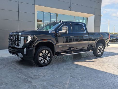 Used 2025 GMC Sierra 2500 Denali w/ Denali Reserve Package AWD/4WD image 1