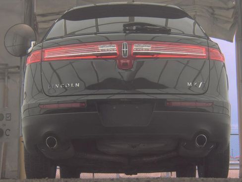 Used 2019 Lincoln MKT AWD image 7