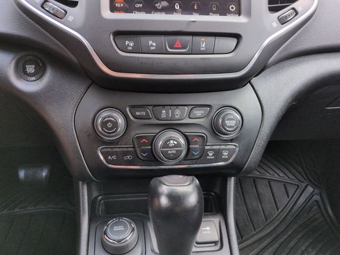 Used 2023 Jeep Cherokee Altitude Lux AWD/4WD image 18