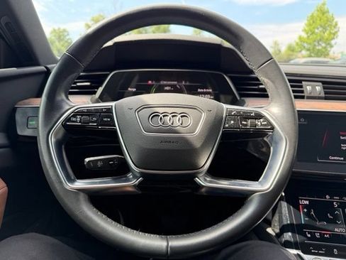 Used 2022 Audi e-tron Premium Plus w/ Premium Plus Package AWD/4WD image 15