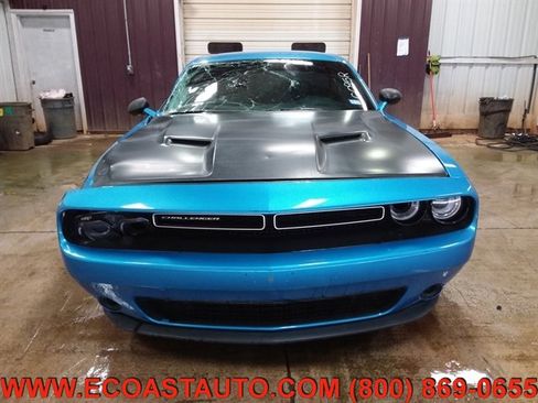 Used 2018 Dodge Challenger SXT image 7