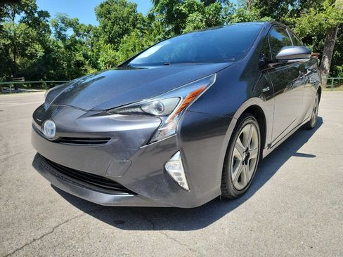 Used 2016 Toyota Prius Four Touring FWD image 3