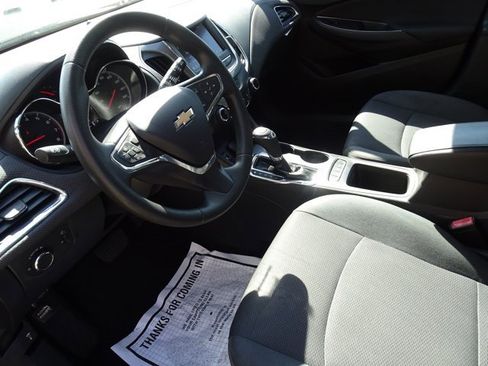 Used 2019 Chevrolet Cruze LT w/ Convenience Package image 12