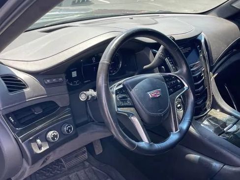 Used 2017 Cadillac Escalade ESV Platinum AWD/4WD image 28