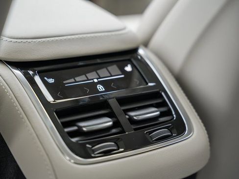 New 2026 Volvo XC90 B6 Ultra w/ Lounge Package image 33