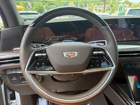 Used 2026 Cadillac Escalade Luxury w/ LPO, Floor Liner Package AWD/4WD image 25