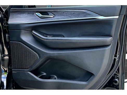 Certified 2024 Jeep Grand Cherokee Limited AWD/4WD image 48