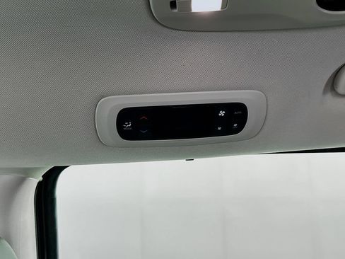 Certified 2023 Chrysler Pacifica Touring-L FWD image 35