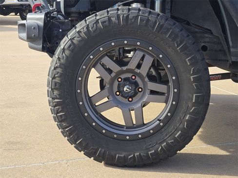 Used 2015 Jeep Wrangler Unlimited Rubicon image 27