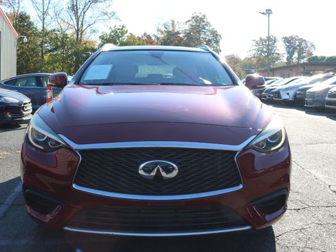 Used 2019 INFINITI QX30 image 2
